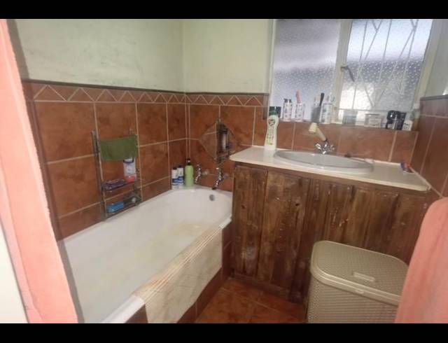 5 BEDROOM HOUSE FOR SALE IN STRUBENVALE